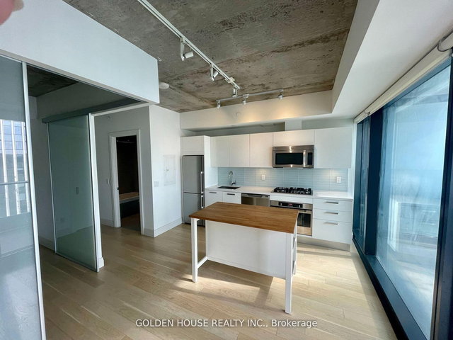 2002 - 224 King Street W