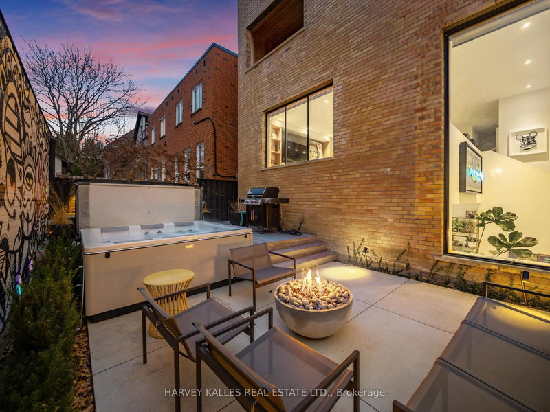 B - 34 Coulson Ave, Toronto, M4V 1Y5 | Image 3