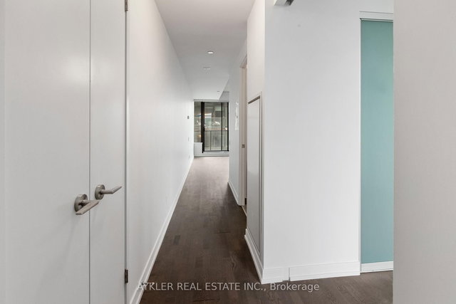 735 - 461 Adelaide Street W