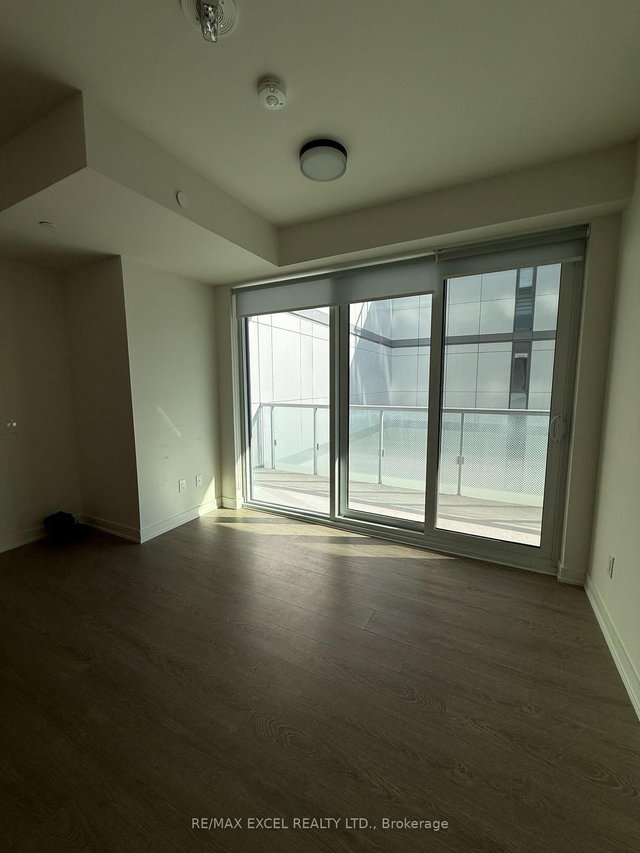 711 - 425 FRONT Street E