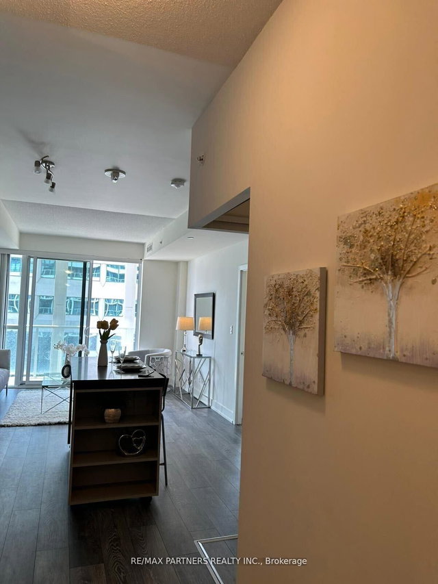 317 - 180 Fairview Mall Drive