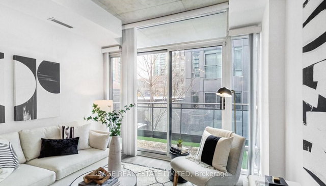 208 - 127 Queen Street E