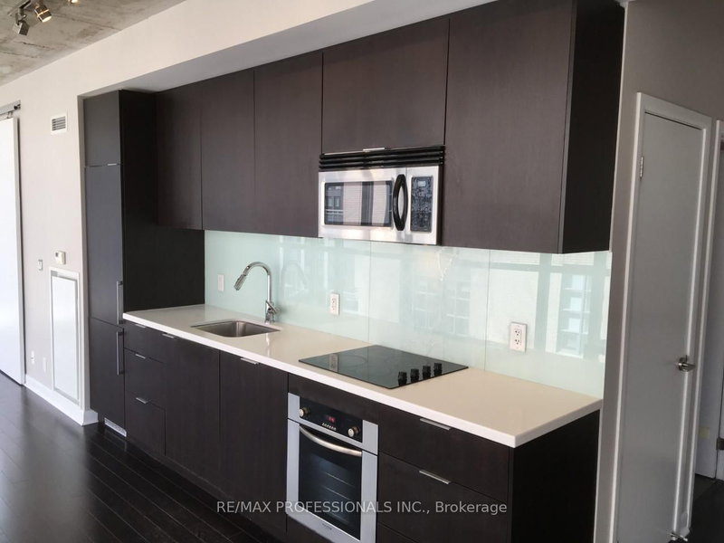 home for lease on 1001-478 King Street W