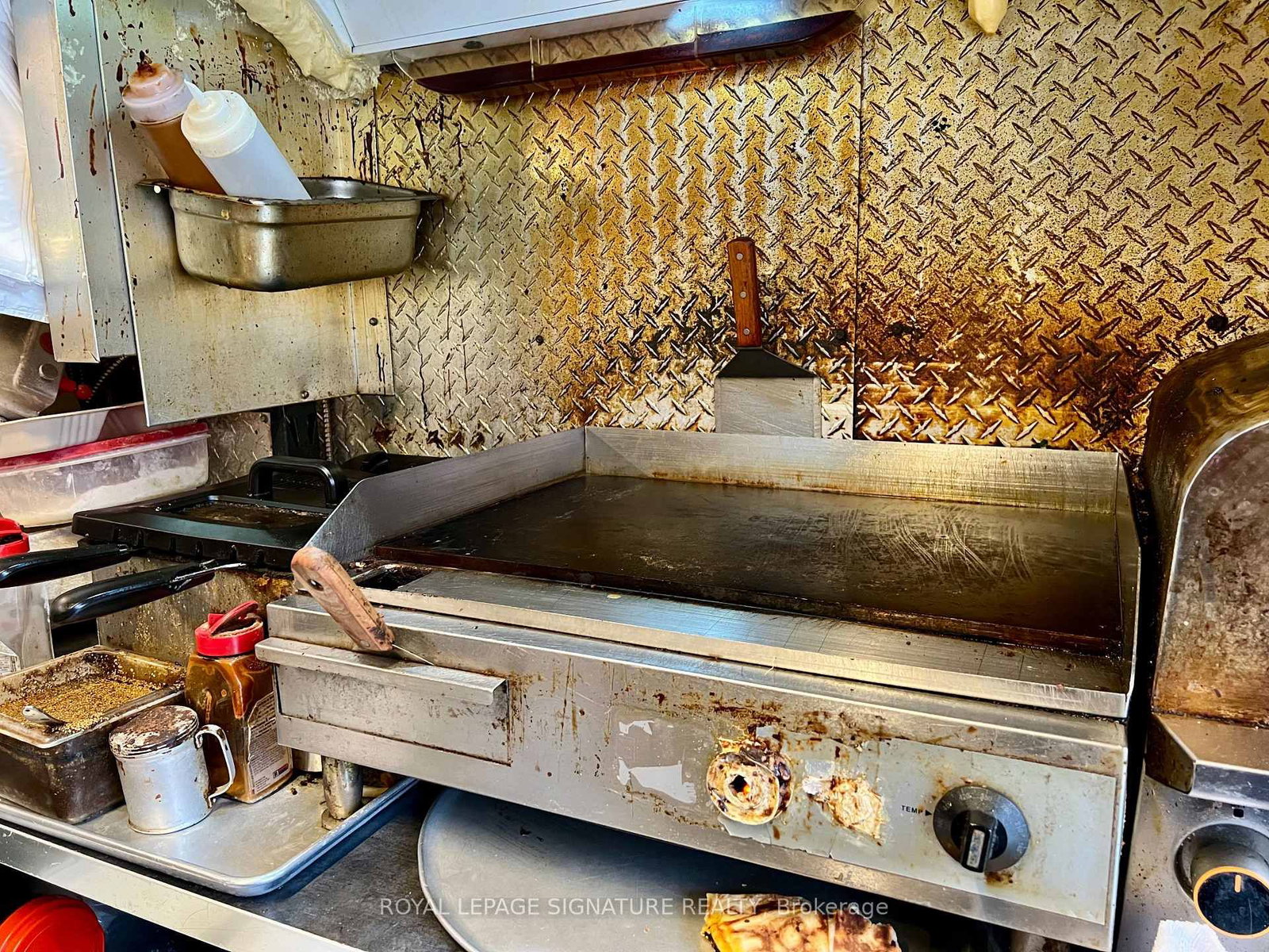 707 Dundas Street W - Photo 4