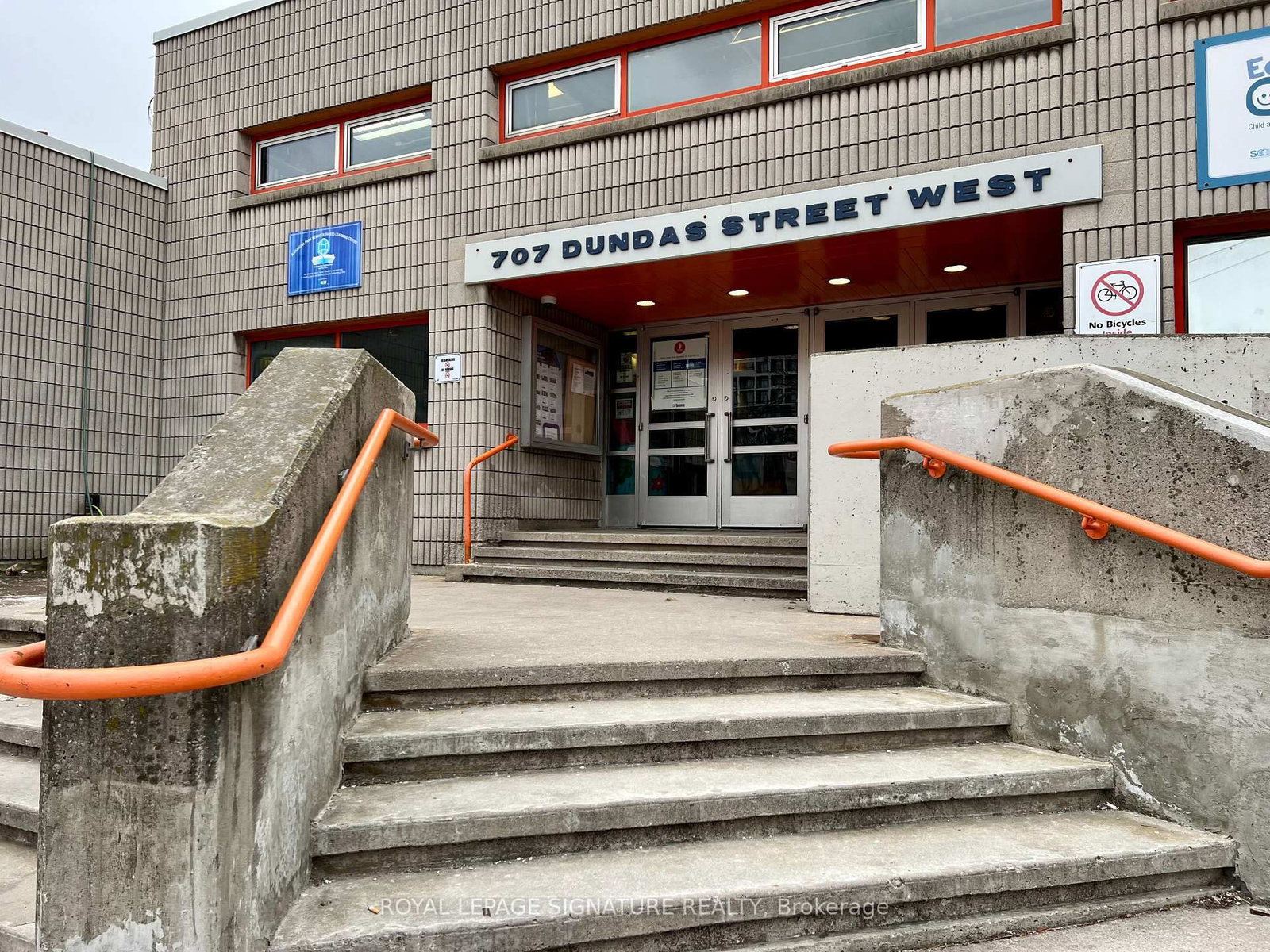707 Dundas Street W - Photo 6