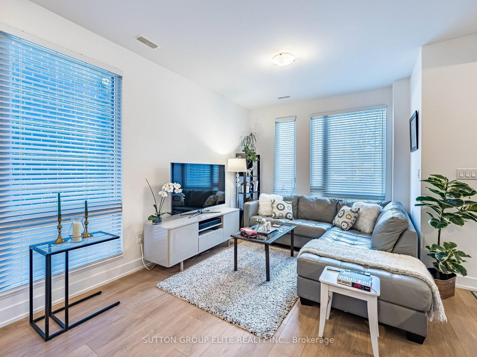 Townhouse for sale at 106-128 Fairview Mall Drive, Toronto, Ontario, M2J 0E8 - Don Valley Village - MLS: C12840506