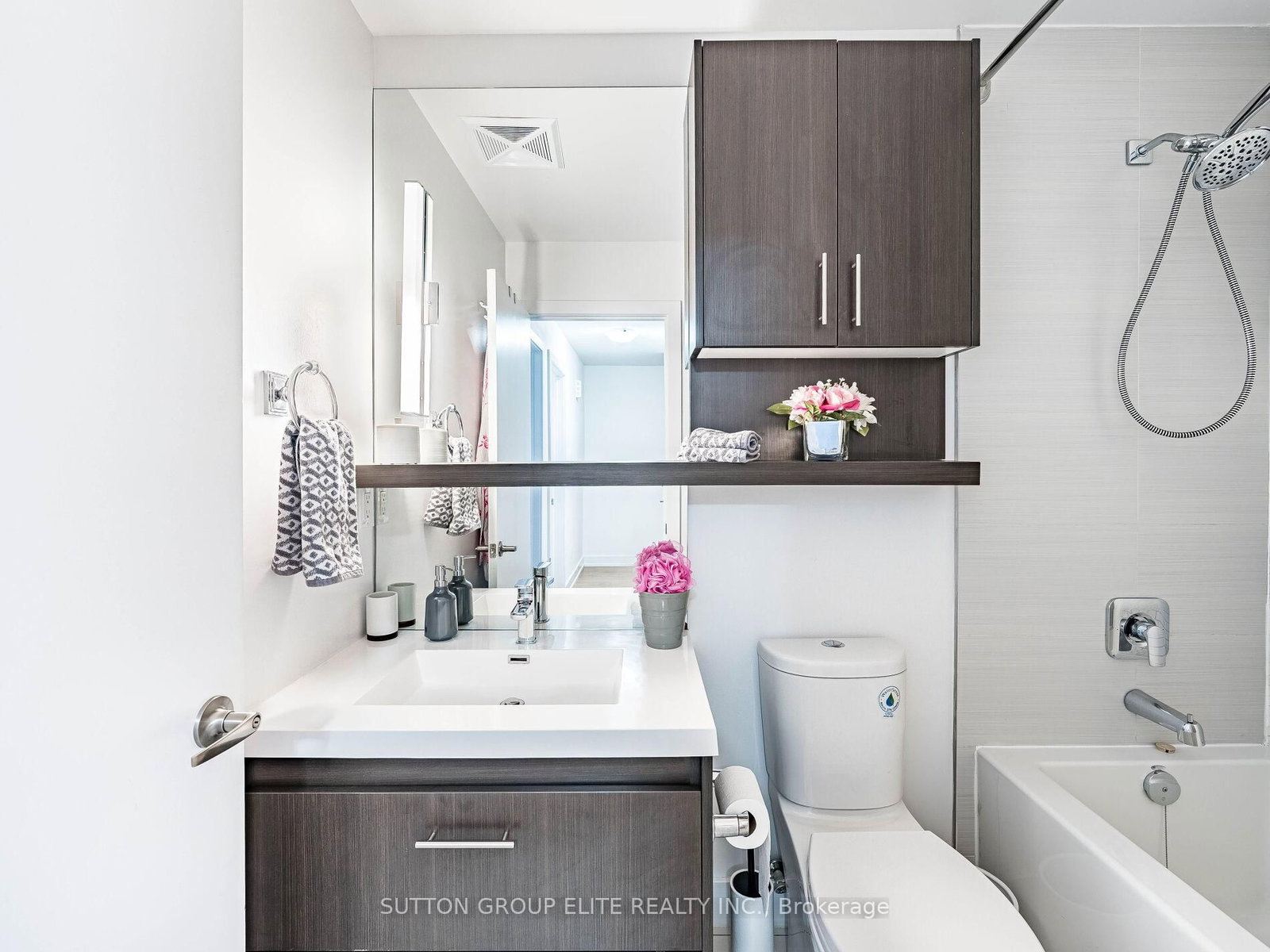 Townhouse for sale at 106-128 Fairview Mall Drive, Toronto, Ontario, M2J 0E8 - Don Valley Village - MLS: C12840506