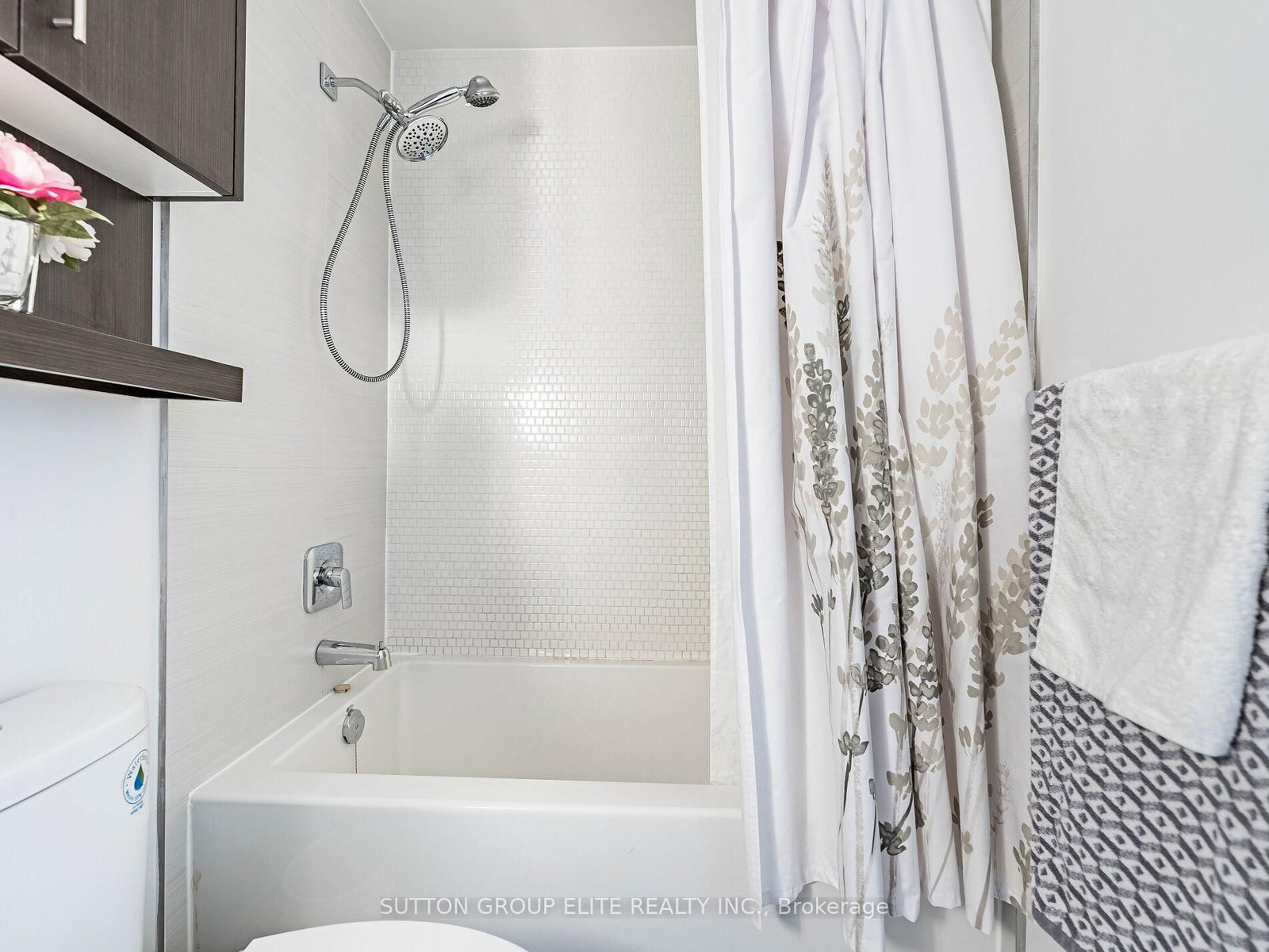 Townhouse for sale at 106-128 Fairview Mall Drive, Toronto, Ontario, M2J 0E8 - Don Valley Village - MLS: C12840506