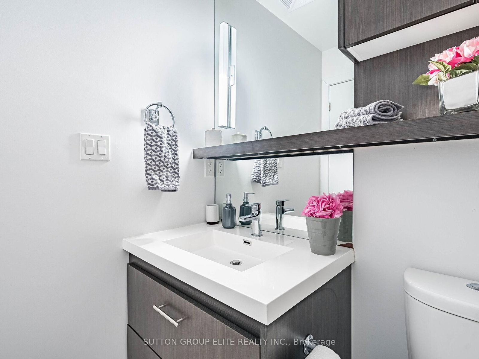 Townhouse for sale at 106-128 Fairview Mall Drive, Toronto, Ontario, M2J 0E8 - Don Valley Village - MLS: C12840506