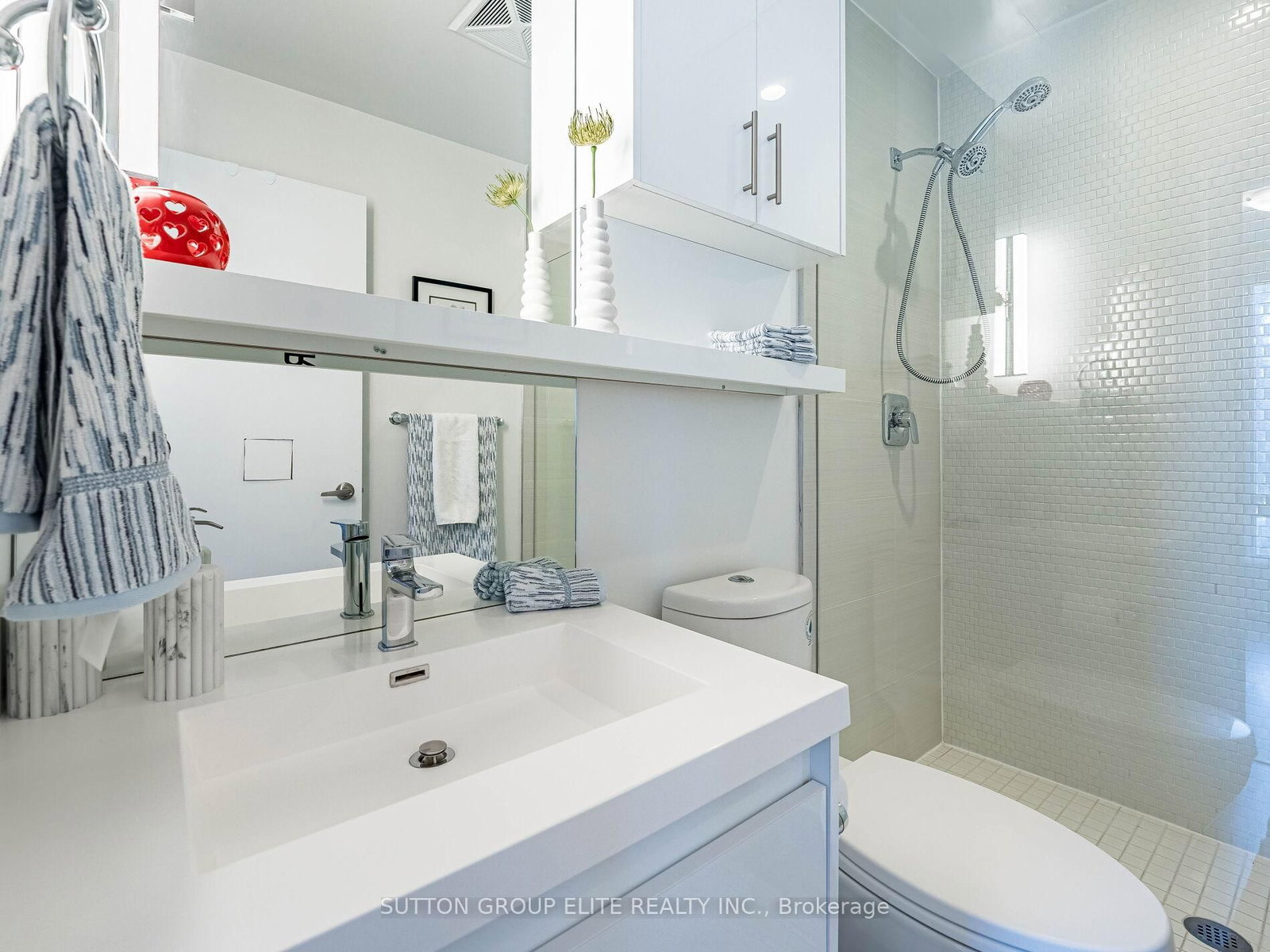 Townhouse for sale at 106-128 Fairview Mall Drive, Toronto, Ontario, M2J 0E8 - Don Valley Village - MLS: C12840506