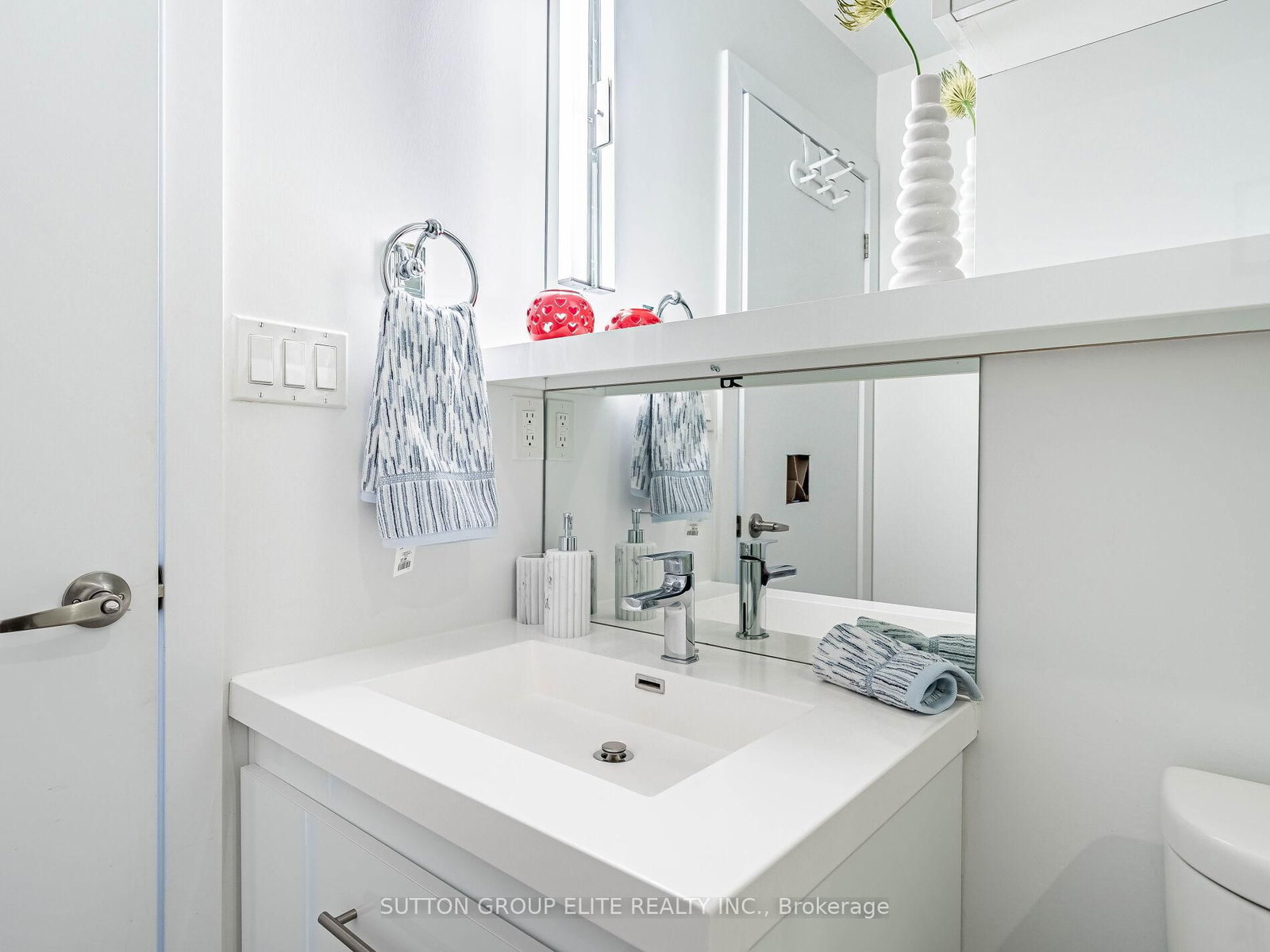 Townhouse for sale at 106-128 Fairview Mall Drive, Toronto, Ontario, M2J 0E8 - Don Valley Village - MLS: C12840506