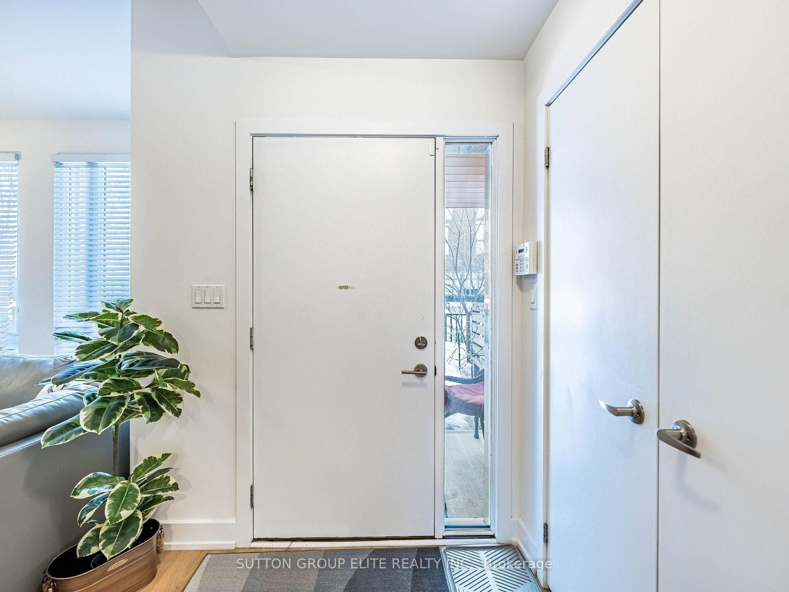 Townhouse for sale at 106-128 Fairview Mall Drive, Toronto, Ontario, M2J 0E8 - Don Valley Village - MLS: C12840506