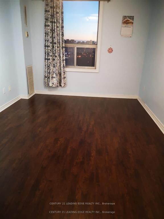 1605 - 5 Shady Golfway