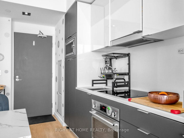 1210 - 170 Bayview Avenue