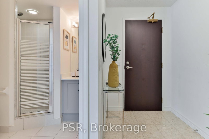 1602 - 30 Grand Trunk Cres, Toronto, M5J 3A4 | Image 3