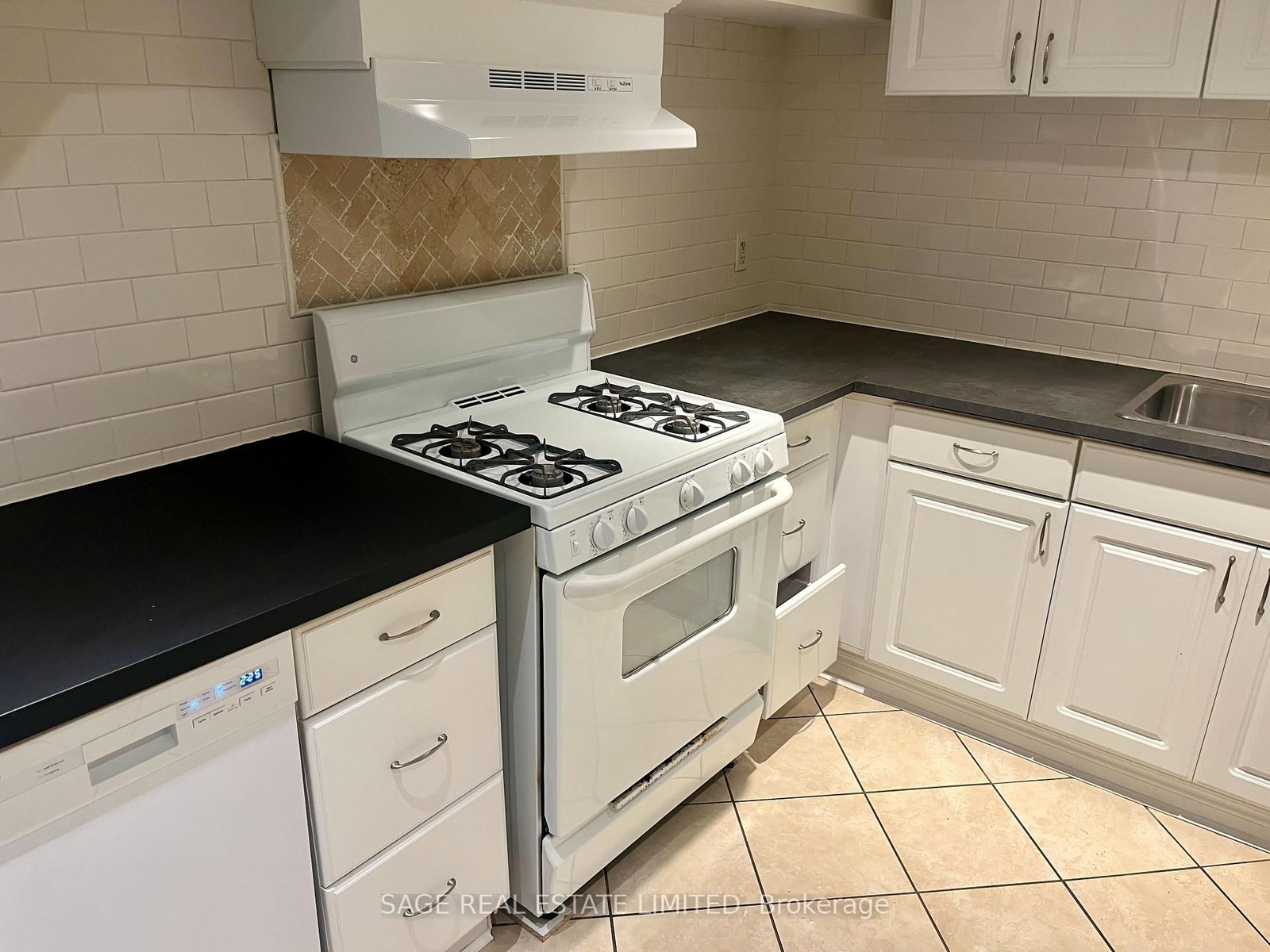 Semi-Detached House for lease at Lower-417 Crawford Street, Toronto, Ontario, M6G 3J7 - Palmerston-Little Italy - MLS: C12841574