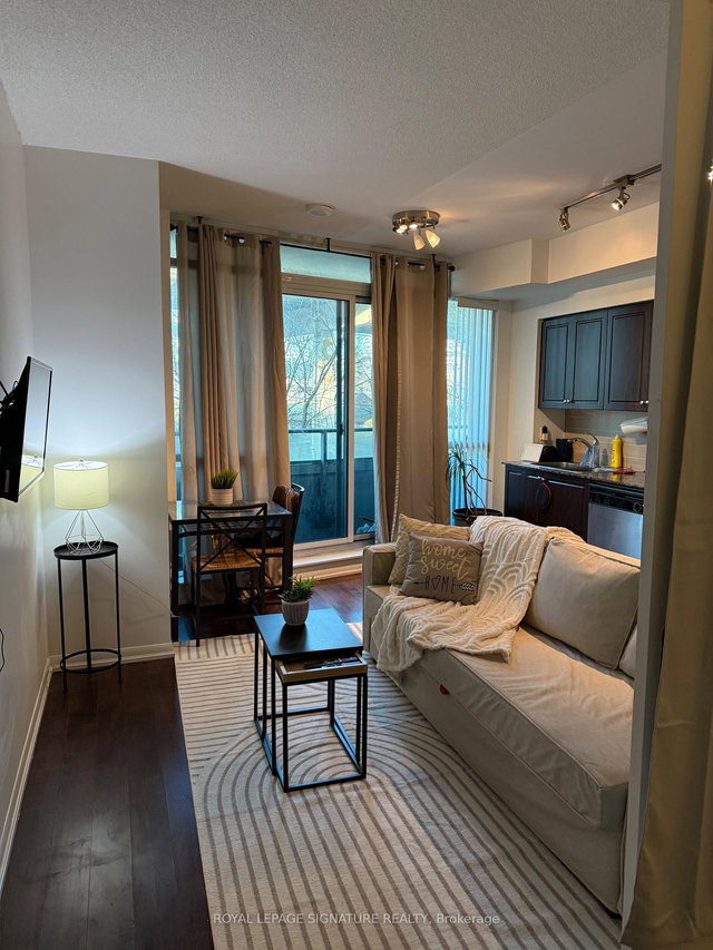 368 - 209 Fort York Boulevard