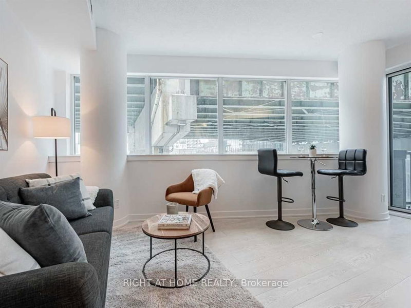 305 - 20 Bruyeres Mews, Toronto, M5V 0G8 | Image 2
