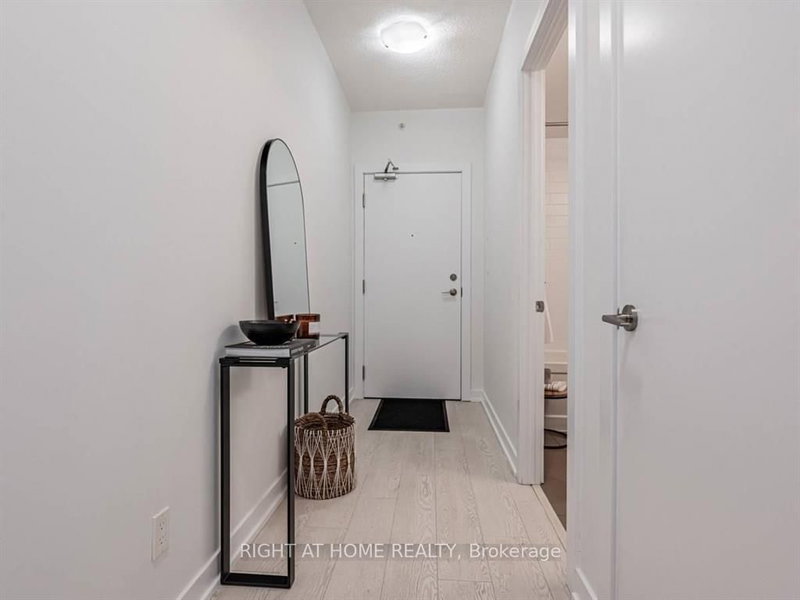 305 - 20 Bruyeres Mews, Toronto, M5V 0G8 | Image 3