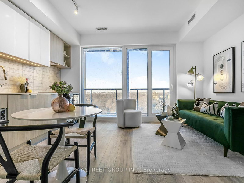 1910 - 2020 Bathurst St, Toronto, M5P 0A6 | Image 2