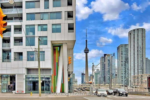 1215E - 576 Front Street W