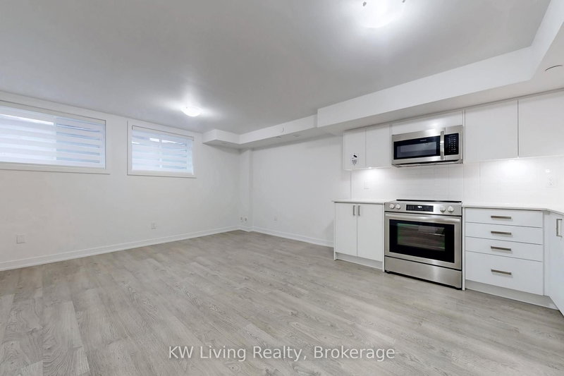 B - 106 Green Gardens Blvd, Toronto, M6A 0E5 | Image 3