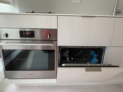 1308-197 Yonge Street, Toronto, Ontario image-0-2