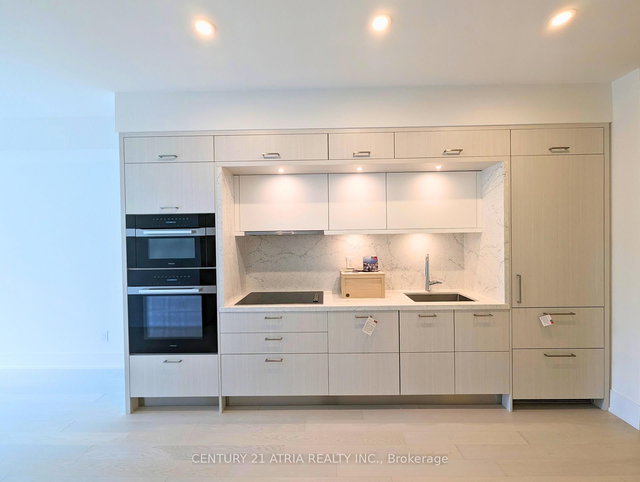 523 - 155 Merchants' Wharf