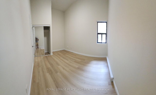 4 - 556 Spadina Crescent