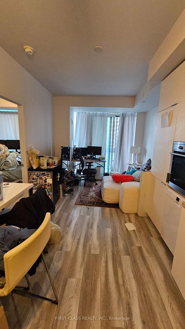 1212 - 8 eglinton Avenue E E