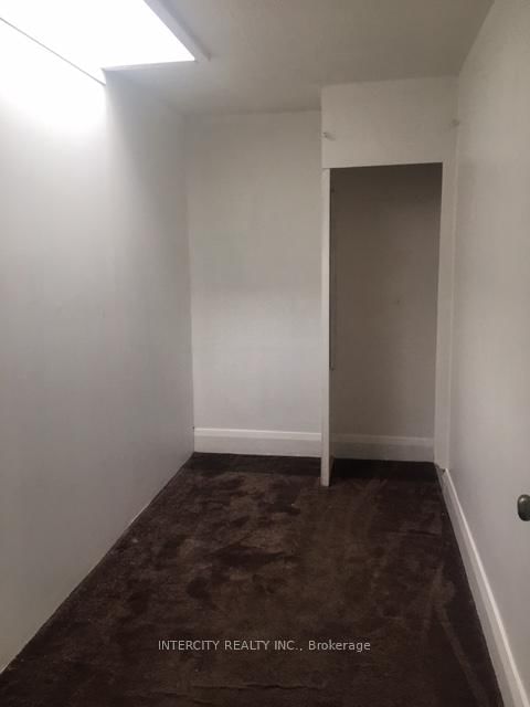 852-854 Eglinton Avenue W - Photo 10