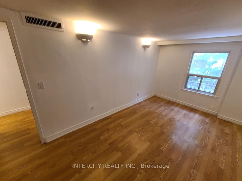 852-854 Eglinton Avenue W - Photo 13