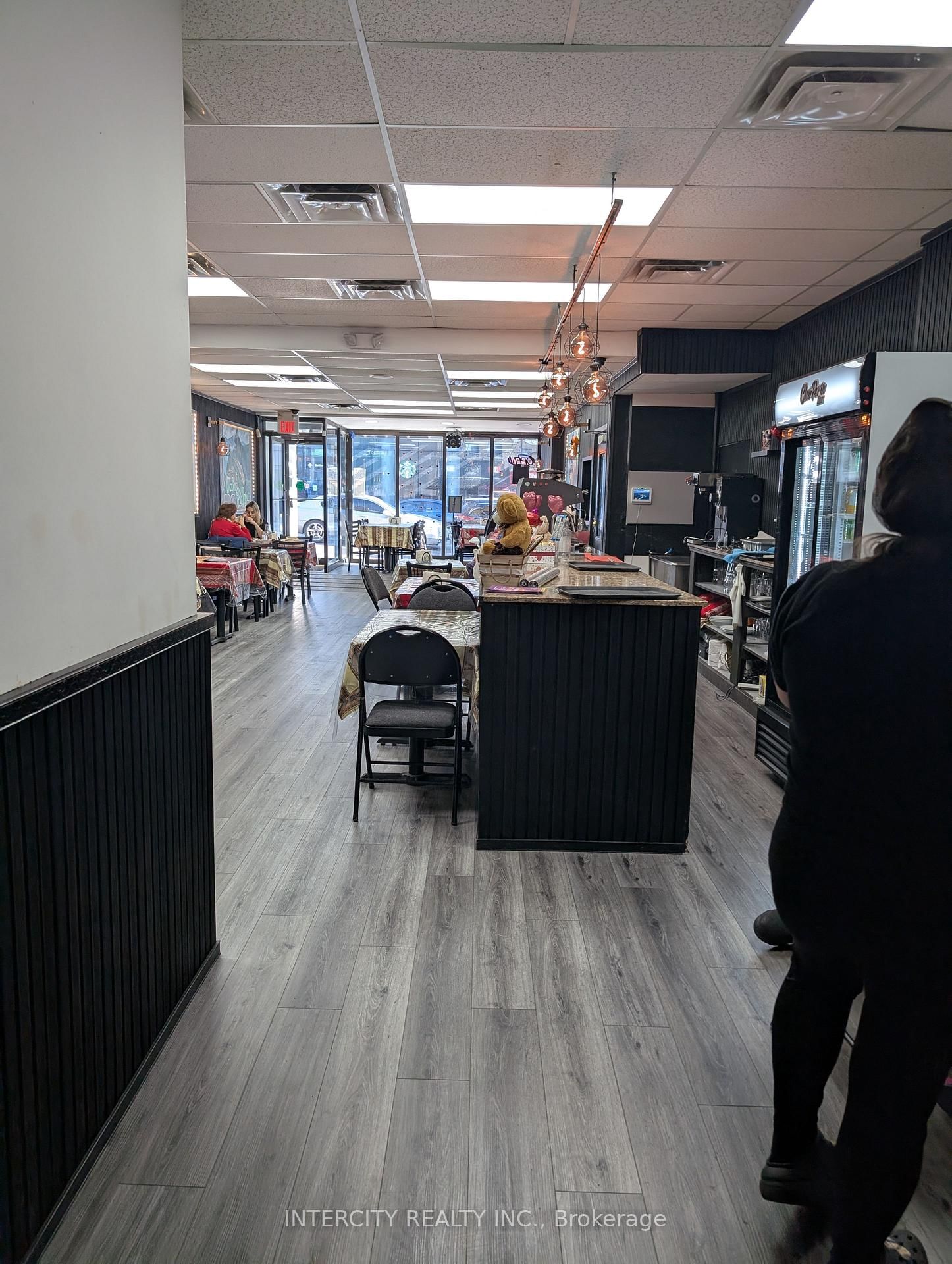 852-854 Eglinton Avenue W - Photo 3