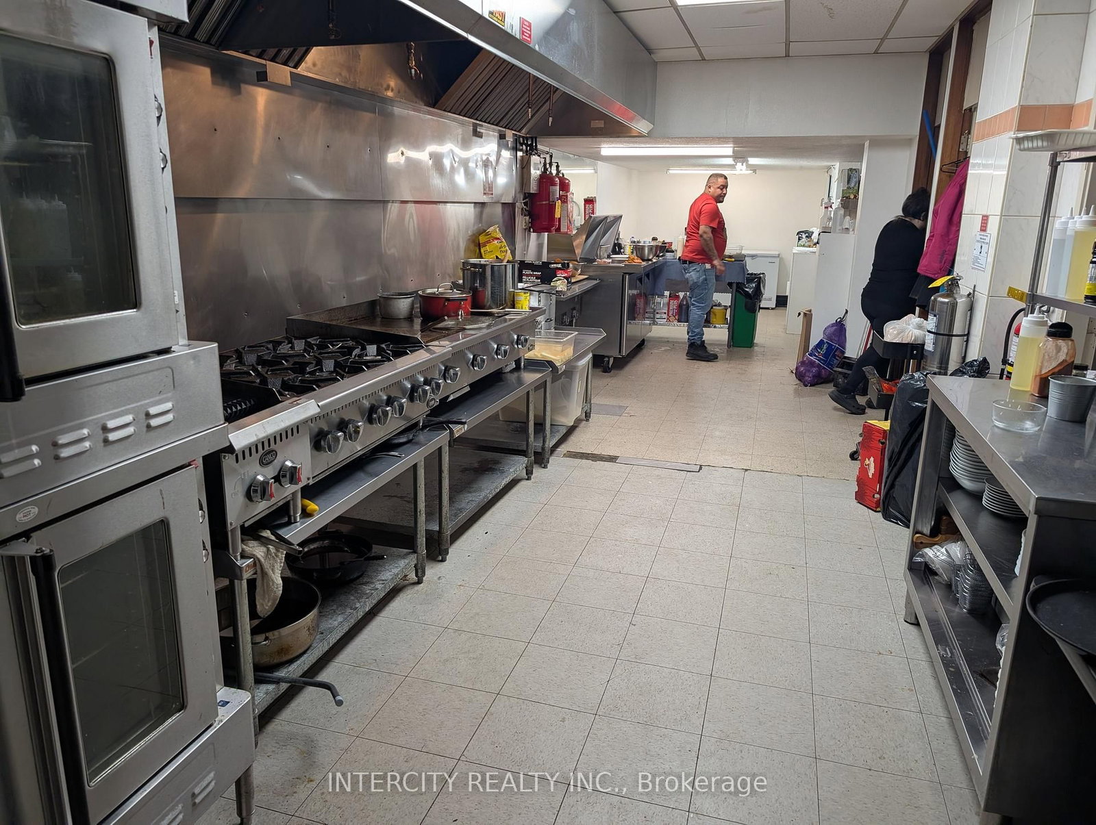 852-854 Eglinton Avenue W - Photo 4