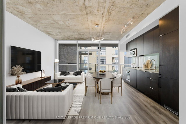 902 - 478 King Street W