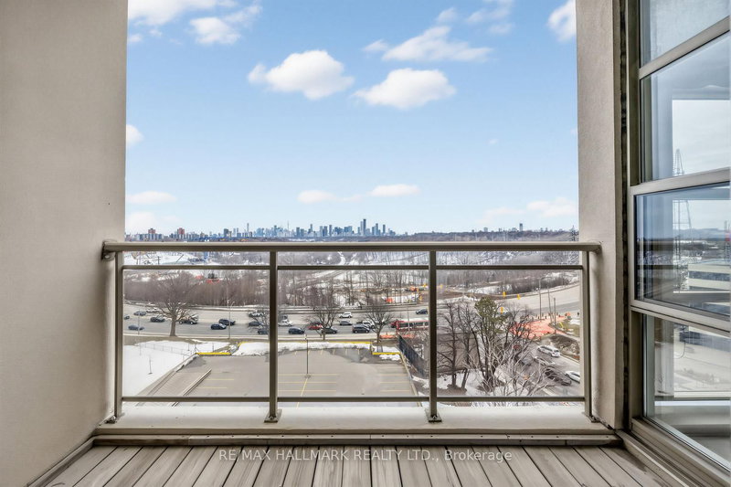 724 - 1 Leaside Park Dr, Toronto, M4H 1R1 | Image 2