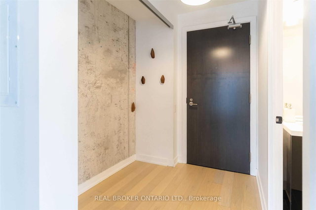 2107 - 11 Charlotte Street