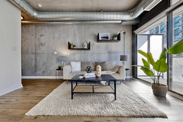 408 - 533 Richmond Street W