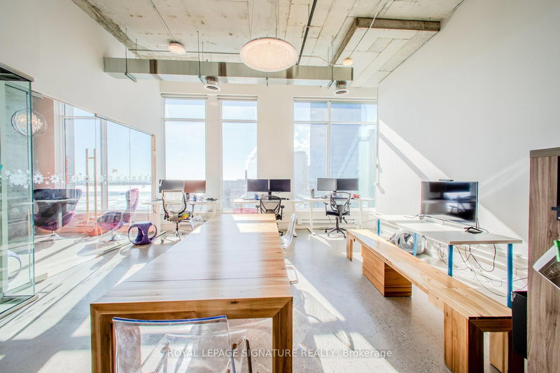 1218 - 130 Queens Quay E, Toronto, M5A 3Y5 | Image 2