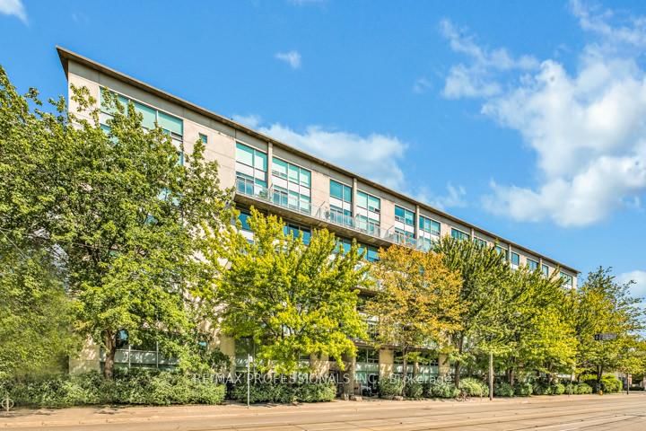 home for lease on PH4-954 King Street W