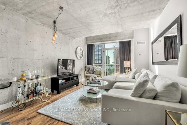 PH4 - 954 King Street W