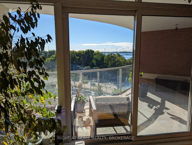 608 - 550 Queens Quay W