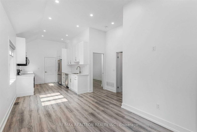 76 Lawrence Avenue W