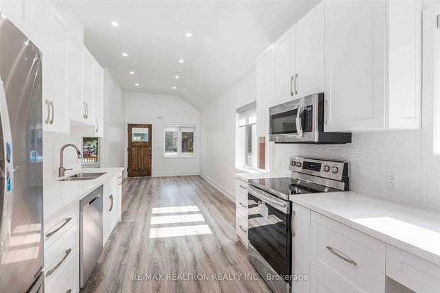 76 Lawrence Avenue W