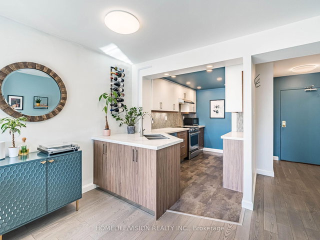 301 - 456 College Street