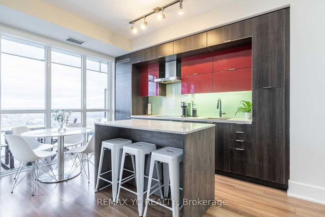 4203 - 300 Front Street W