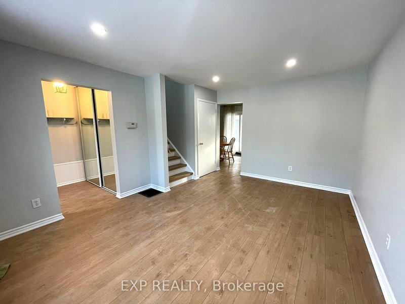 184 Hollyberry Tr, Toronto, M2H 2P4 | Image 3