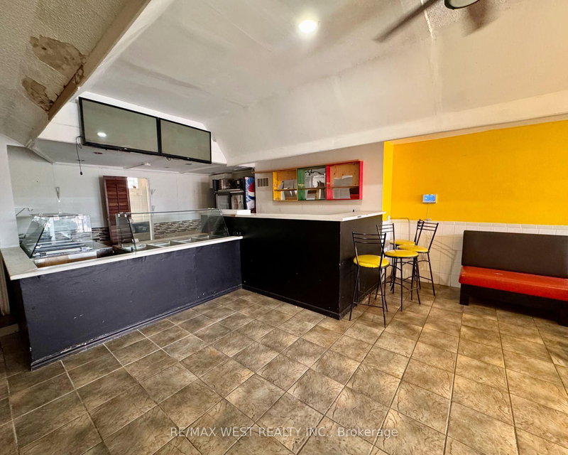 477 Oakwood Ave, Toronto, M6E 2W4 | Image 3