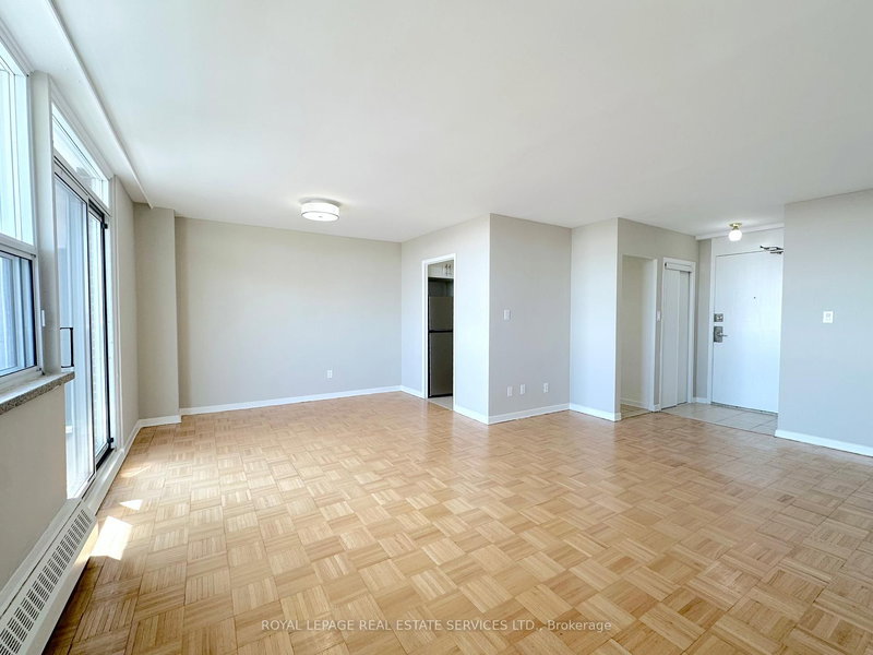 1008 - 26 Carluke Cres, Toronto, M2L 2J2 | Image 2