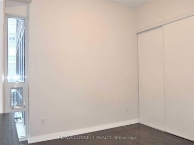 Unit 819 — 460 Adelaide Street E — more photos